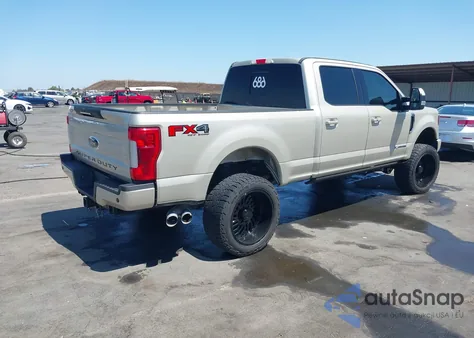 2017 Ford F-250 Lariat z USA, uszkodzony, nr VIN 1FT7W2BTXHEF49493